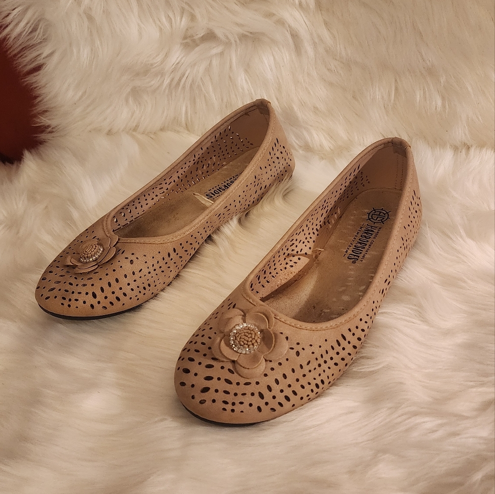 Harborside memory foam wander comfortably flat shoes sz 11 Stylish nude ballet